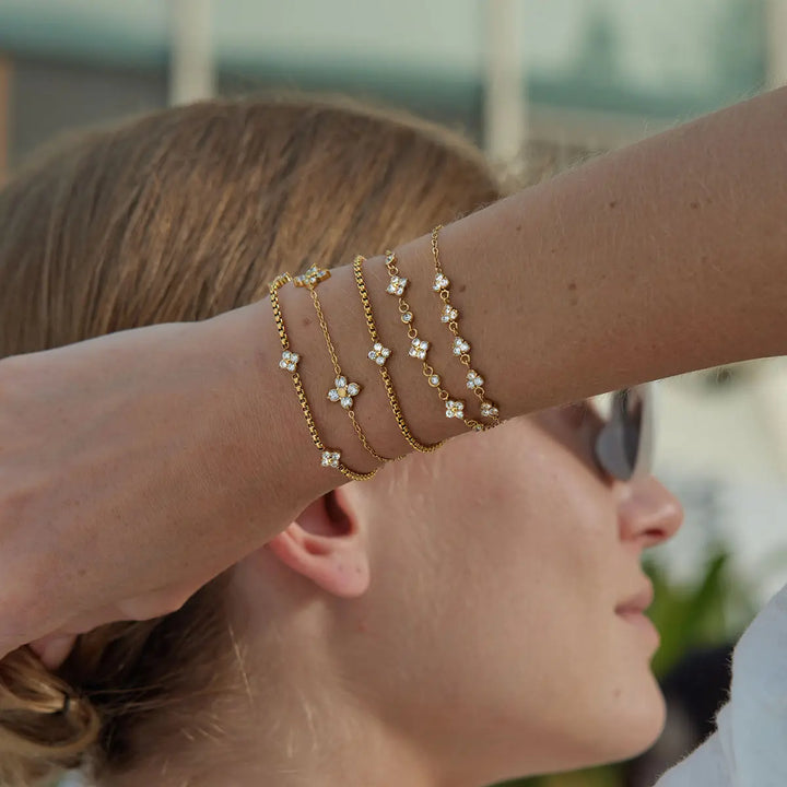 Petite Clover Bracelet in gold