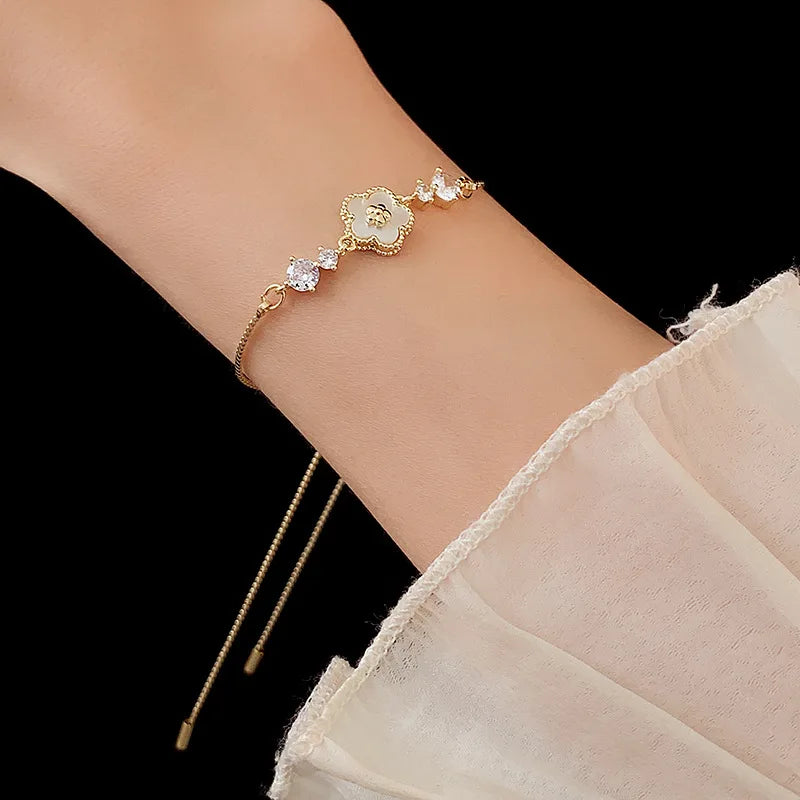 Blanche Clover Bracelet