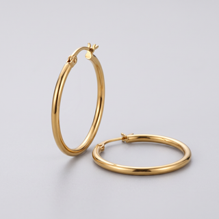 Everyday Hoops: close-up of the polished gold-tone round wire and the top of the hoop